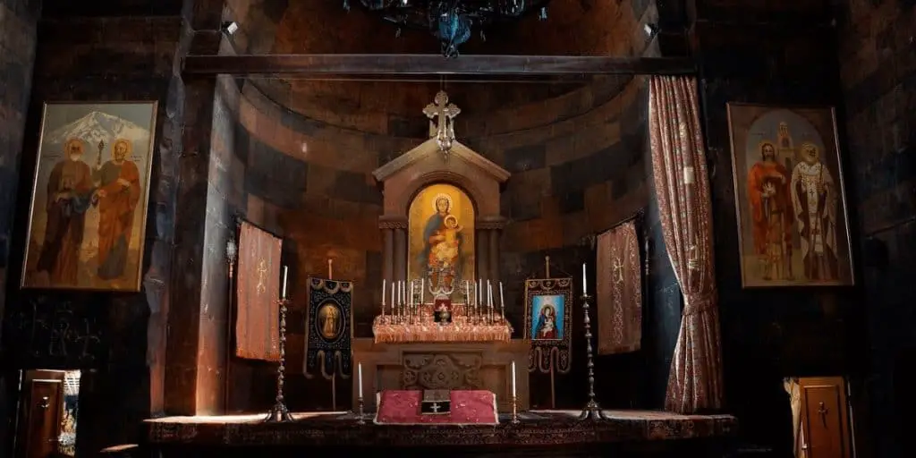 Armenian religion: Altat in a church