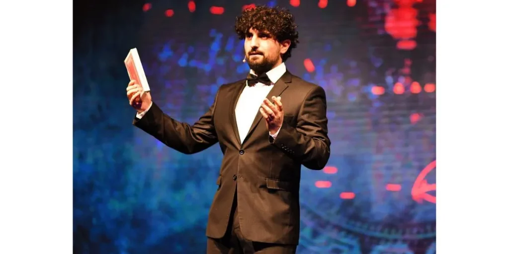 Aram Gharibyan performing